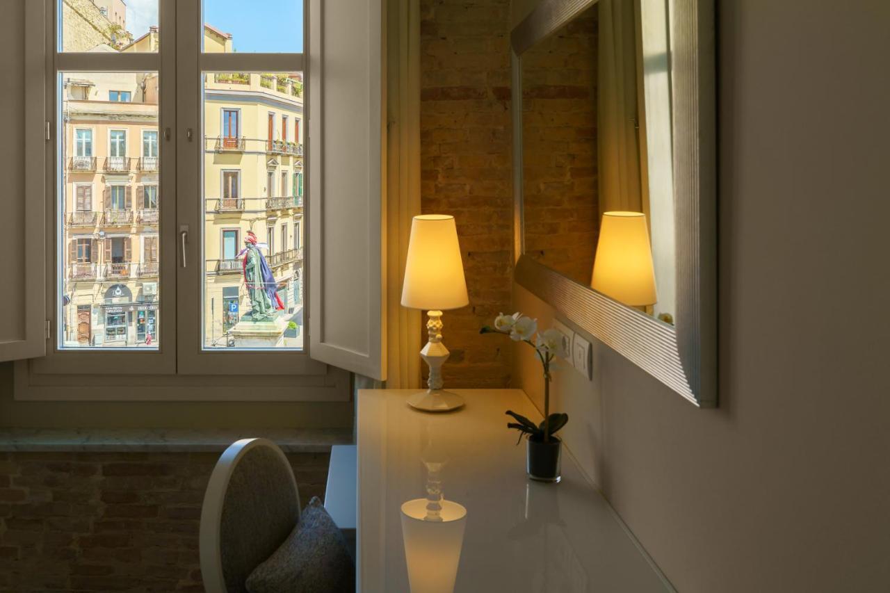 Boutique Hotel Carlo Felice カリアリ エクステリア 写真