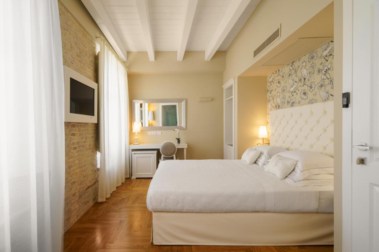 Boutique Hotel Carlo Felice カリアリ エクステリア 写真